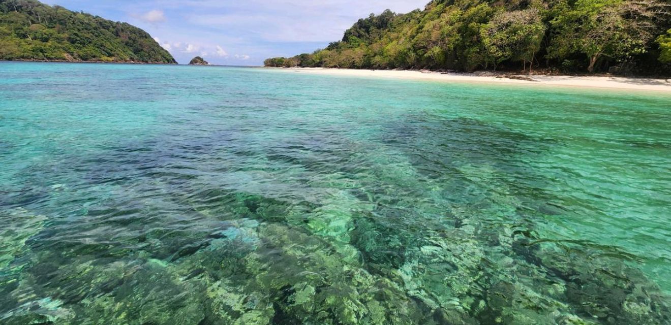 koh rok isaldn beach on speedboat tour form koh lanta