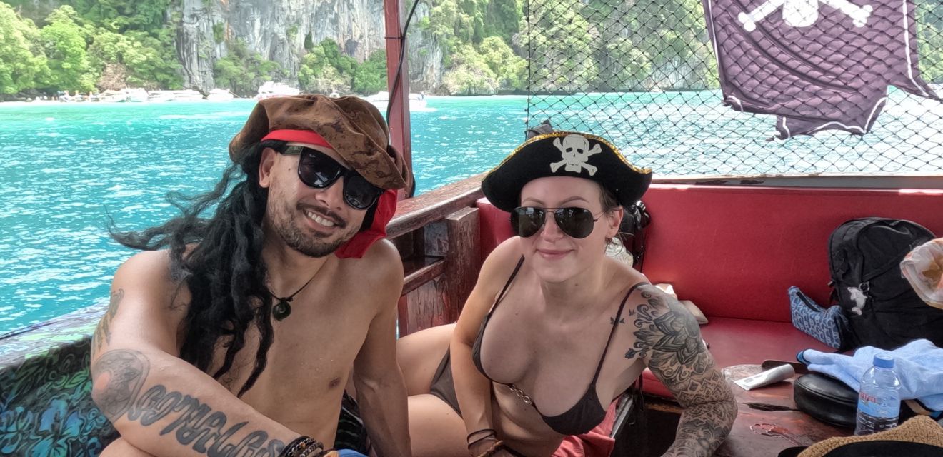 guests travellons on phi phi boat tour pirate boat