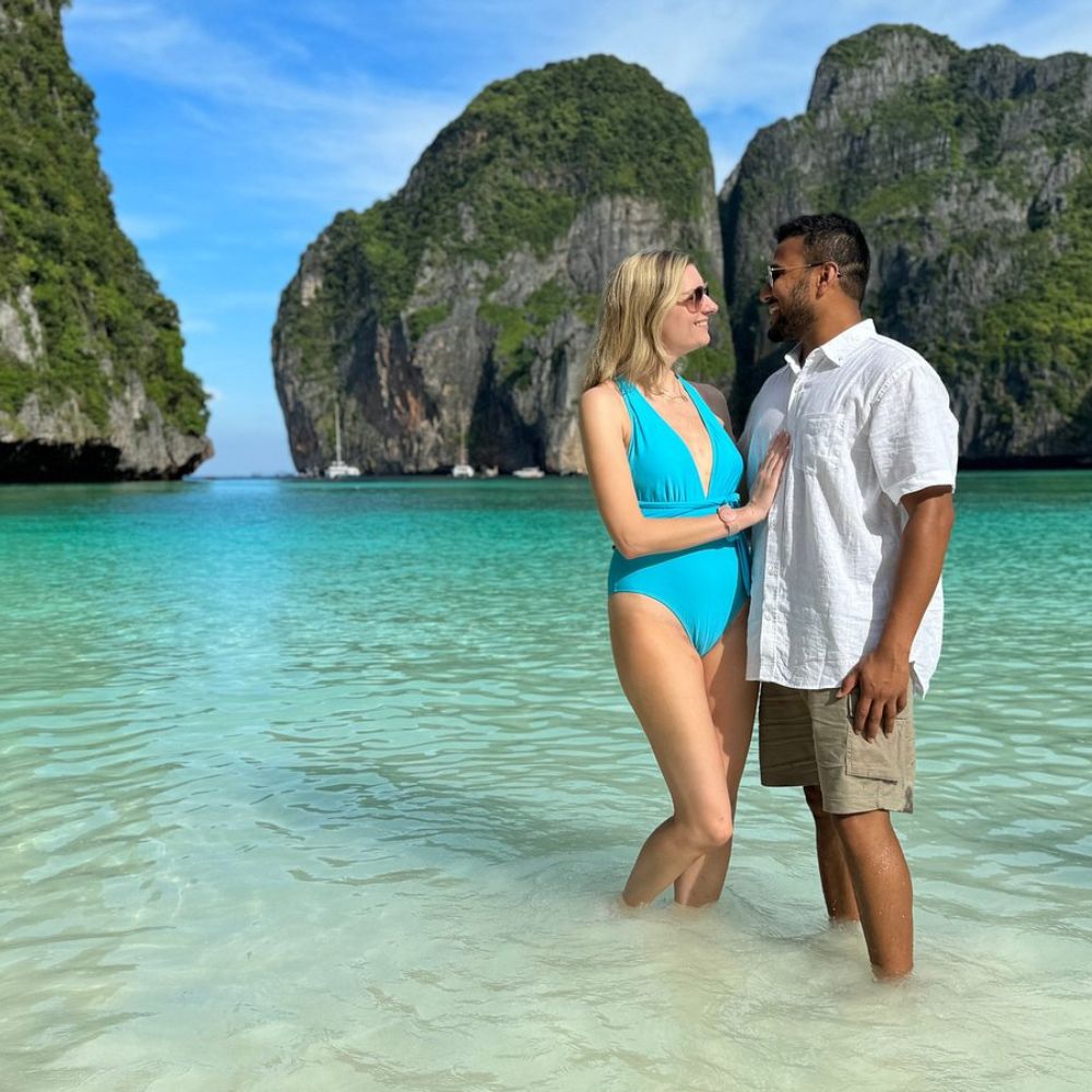 maya bay beach couple phi phi islands sunrise tour