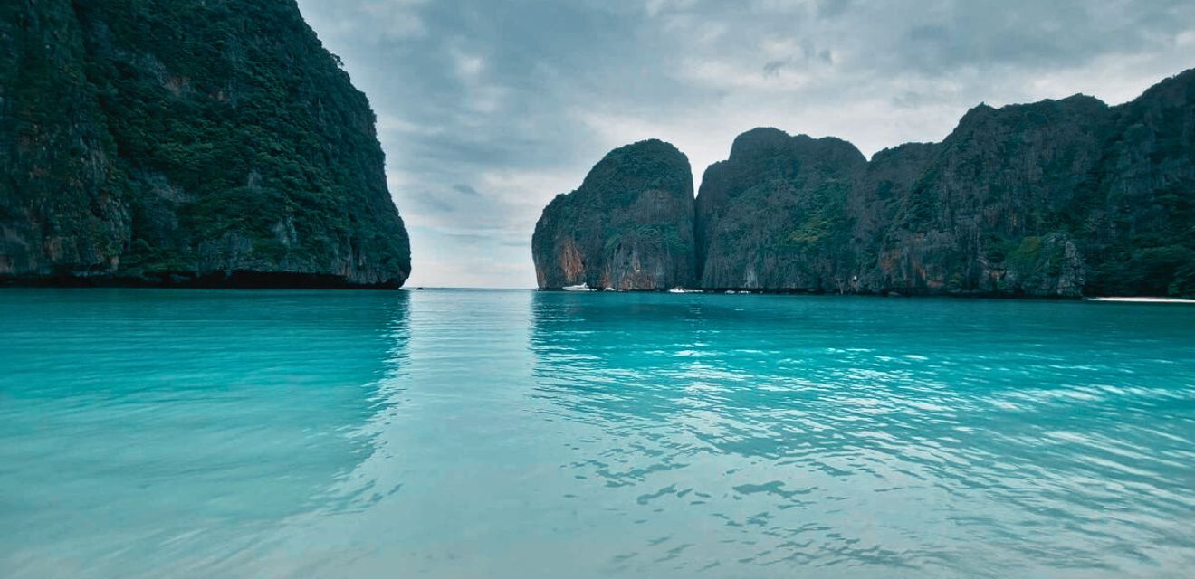 maya bay beach phi phi island tour without people