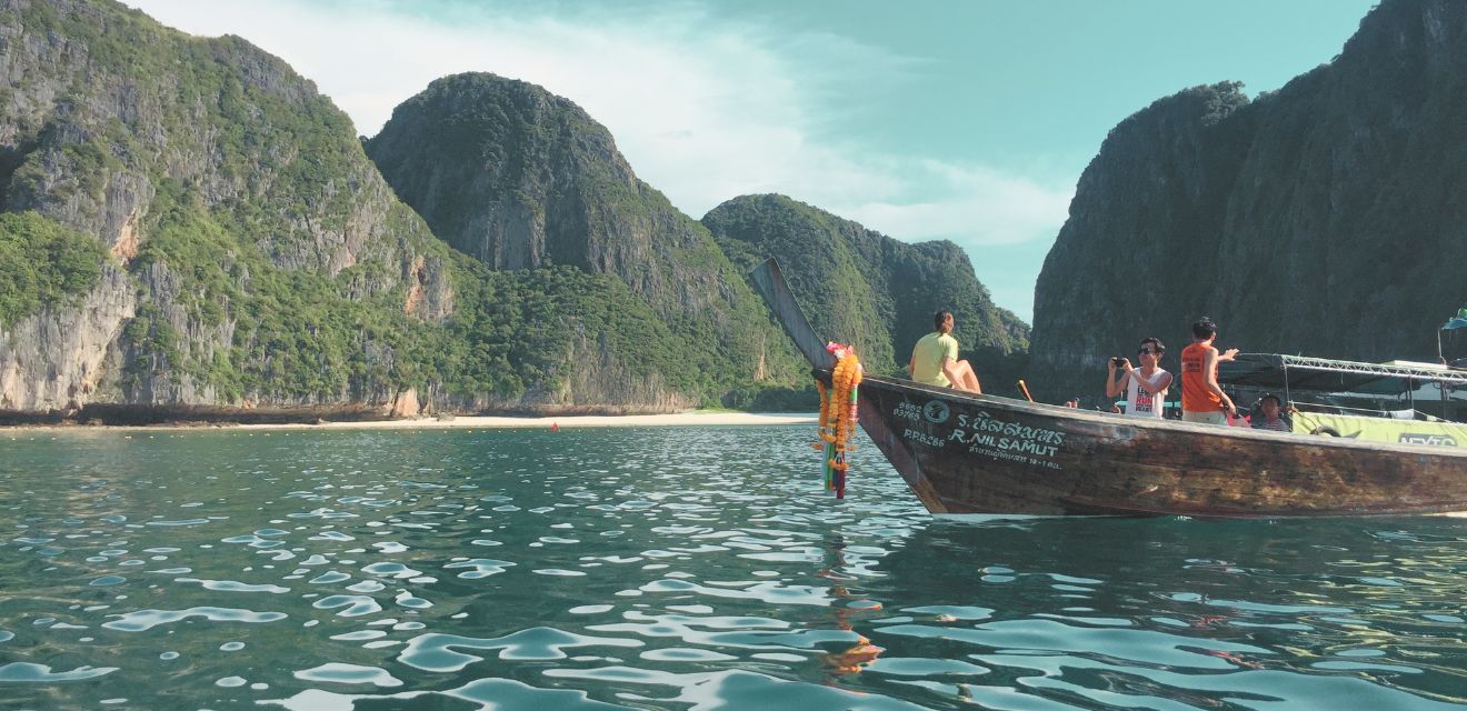 maya bay phi phi island longtail boat boat tour phi phi leh