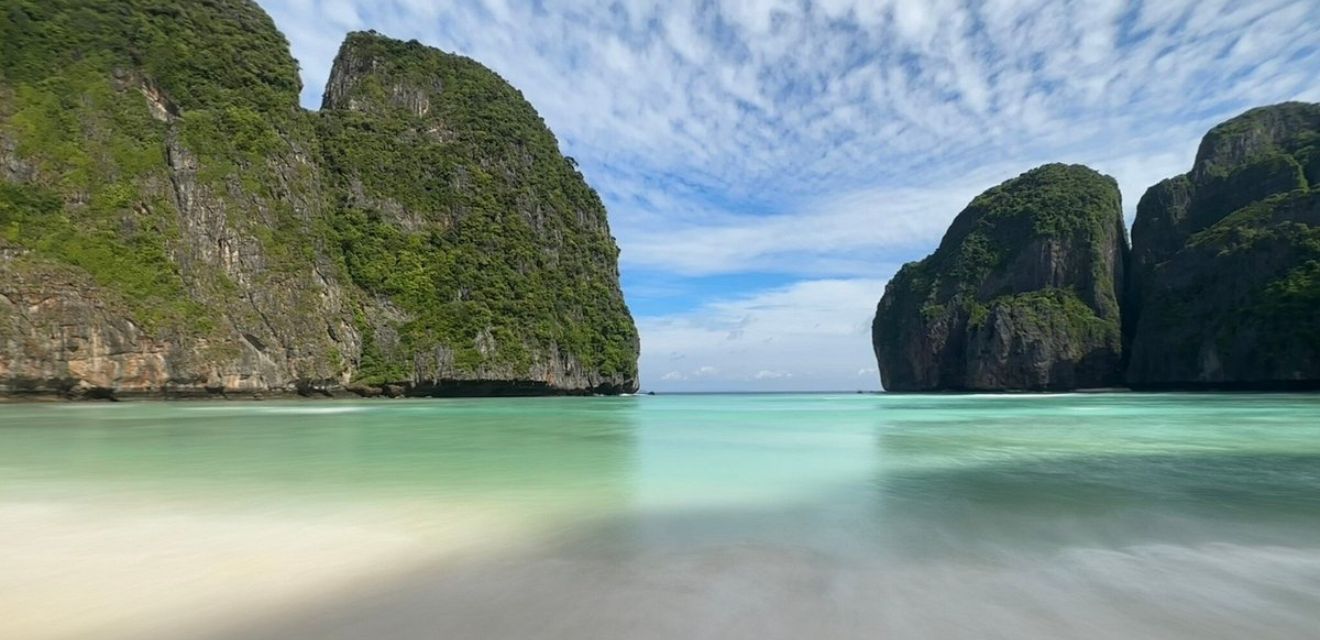 surinse at maya bay early moring before the crowds koh phi phi tour