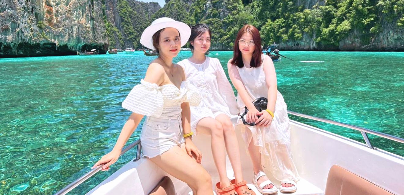 friends girls asian speedboat private charter tour koh phi phi leh pilleh pileh lagoon