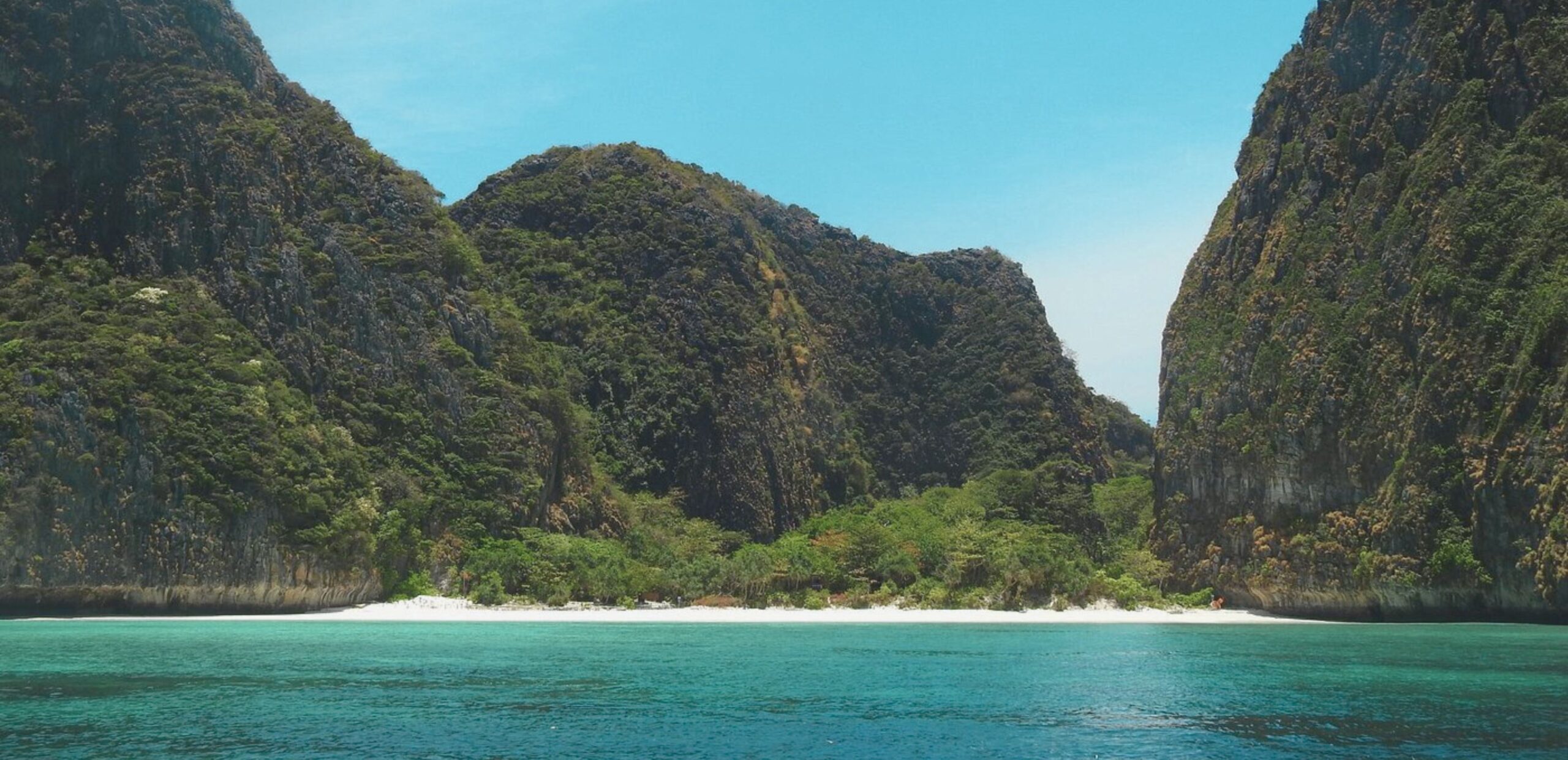 maya bay beach phi phi leh lay koh island tour boat without people