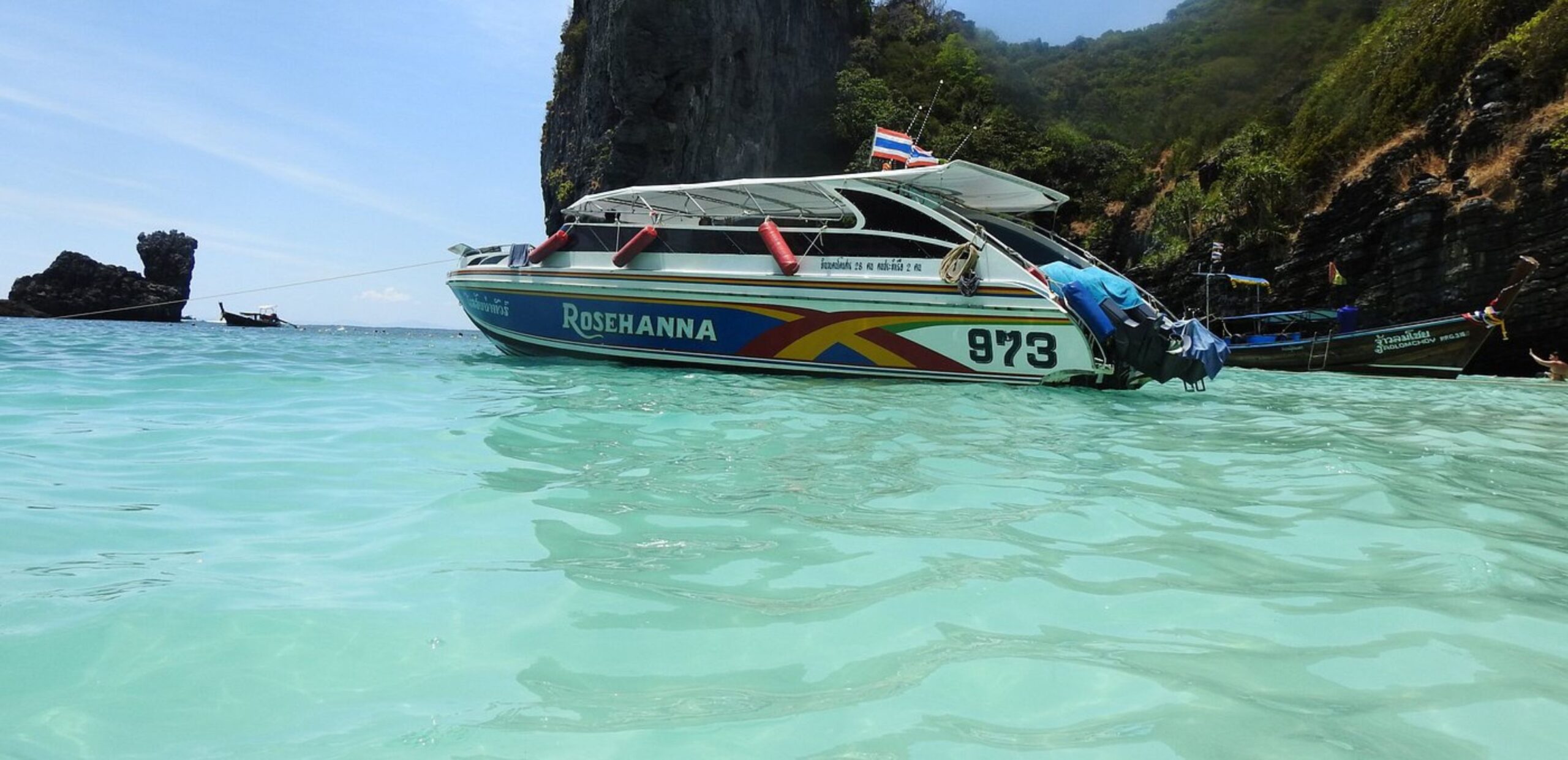 rose hanna arisa speedboat phi phi tour nui beach bay camel rock island two engine