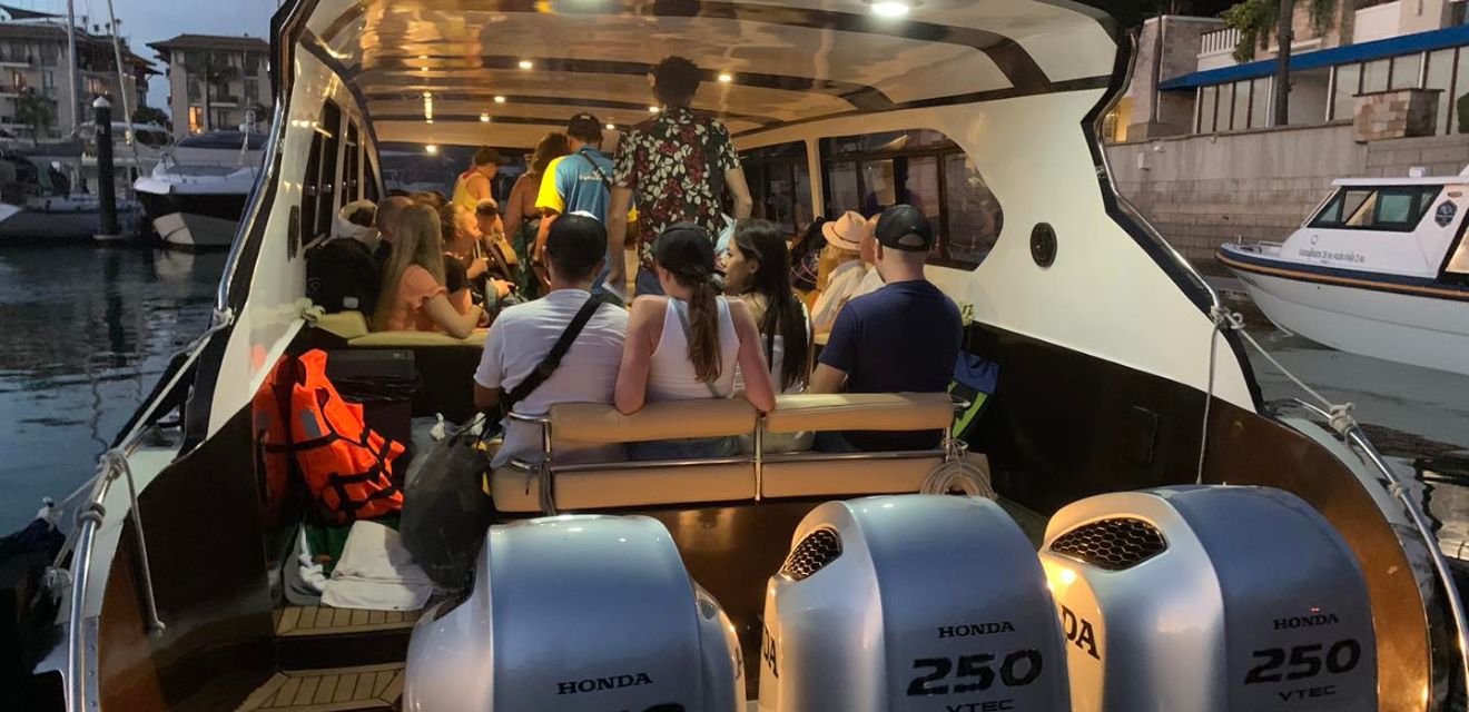 speedboat marina ratsada rassada ao por harbour night time dim private group tour